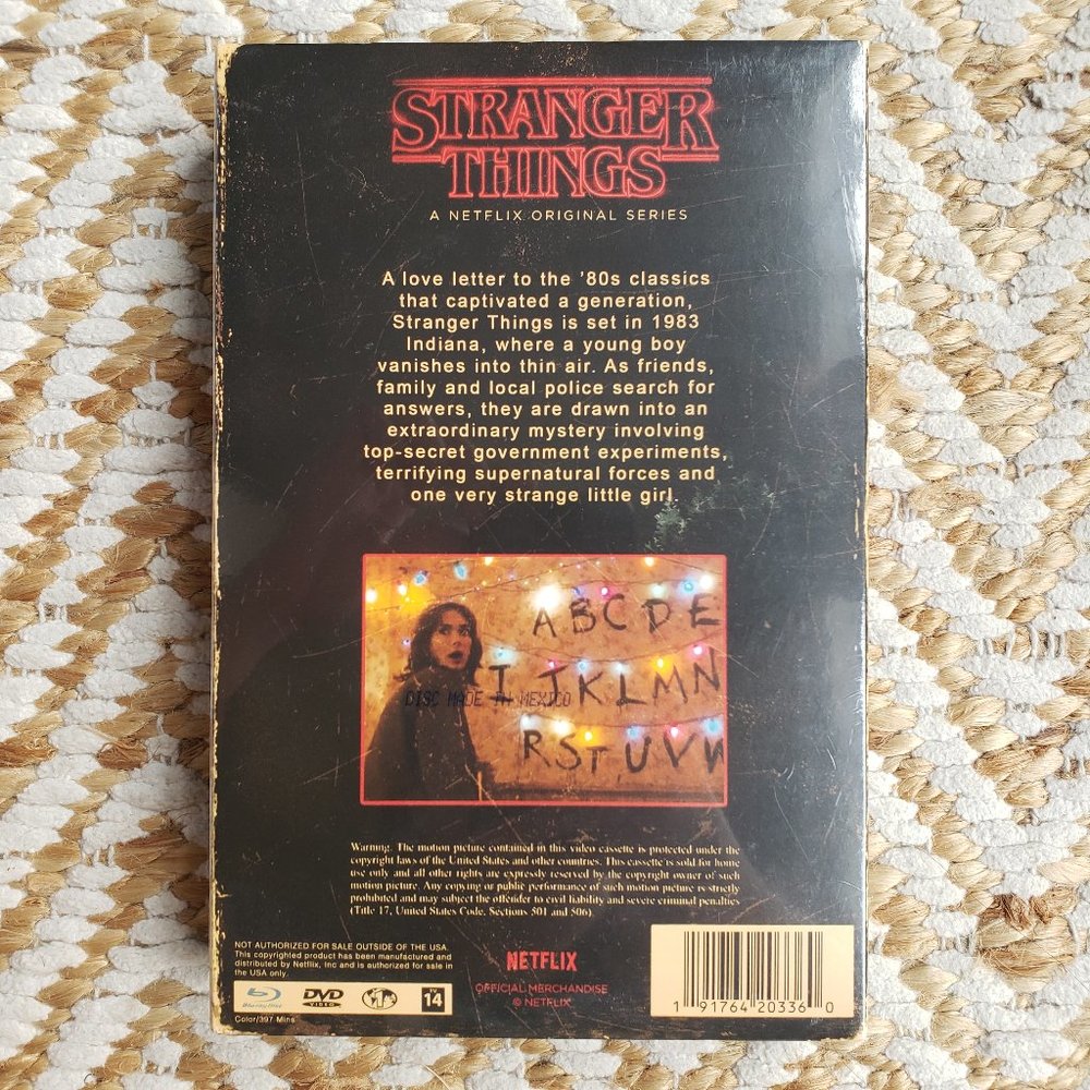 Stranger Things Season 1 Collector's Edition NEW! - Picture 6 of 10
